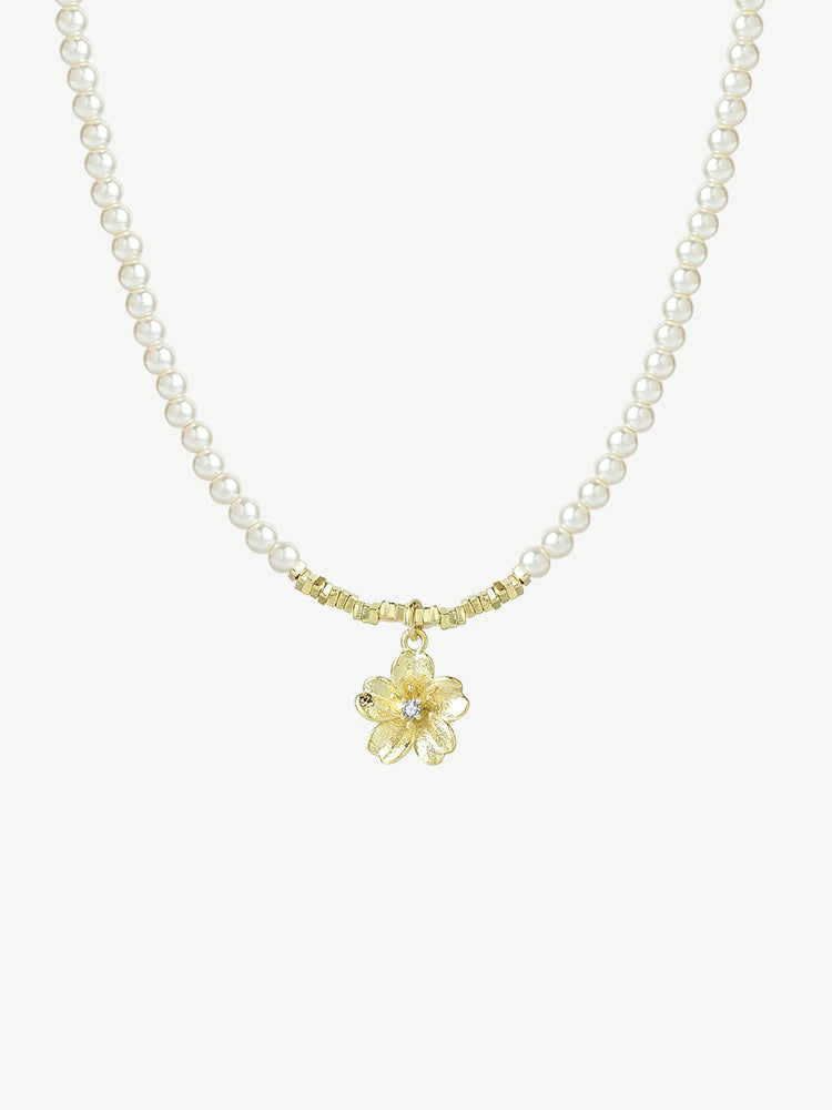 Flower pearl necklace