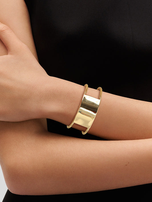Curved bracelet with two holes